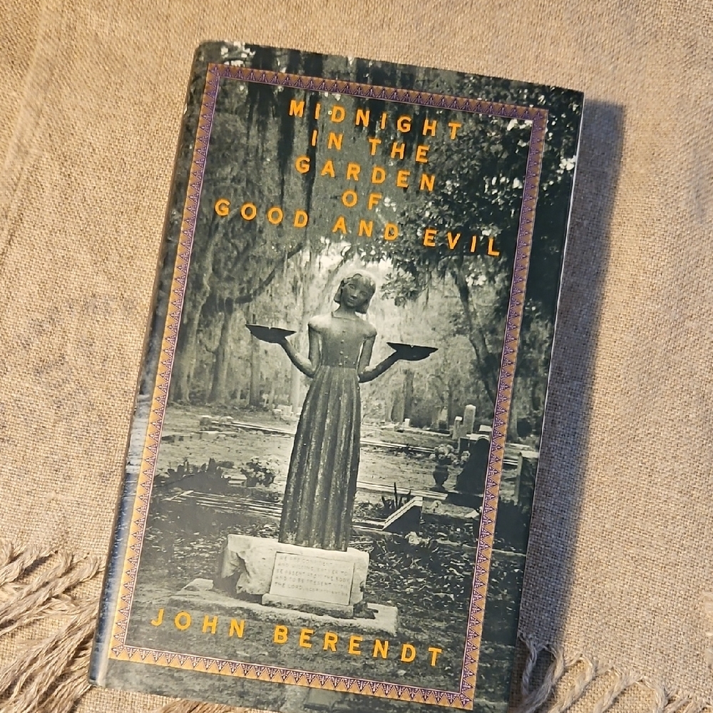 Midnight in the Garden of Good and Evil Book